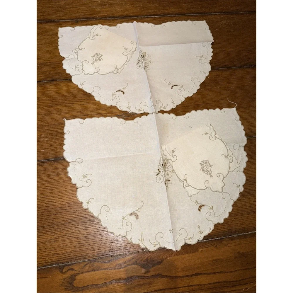 Vintage Set of 2 Embroidered Beige Linen Placemats and 2‎ Matching Napkins